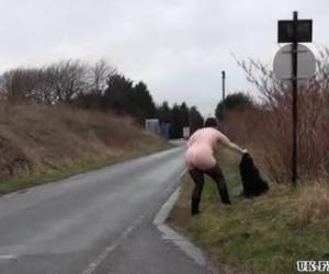 gehen nackt in der Öffentlichkeit