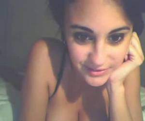 slons impertinente webcam mostrando apenas os seios dela super excitados