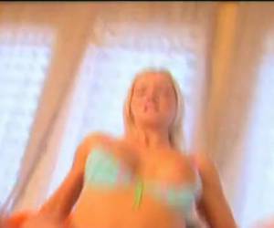 sue tette jiggling durante il sesso