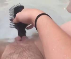 mastubatingg in der badewanne
