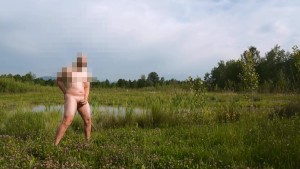 Daring public jerk-off at the pond with huge cumshot