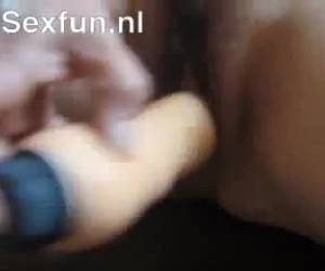 Mama wordt gefilmd terwijl ze een dildo gebruikt