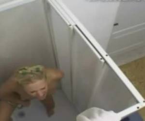 Student secretly movie under the shower while it is mastubate