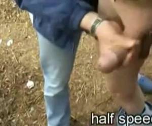Homo in kuisheidsgordel aan de gay cruising