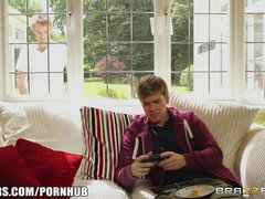 Hot milf Leigh Darby fucks sons friends - Brazzers