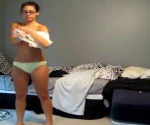 Glasses girl naked for the webcam